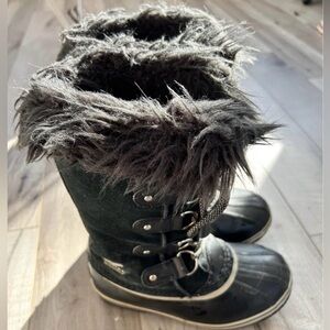 Sorel Joan of Arctic Youth Black Fur-Lined Winter Boots